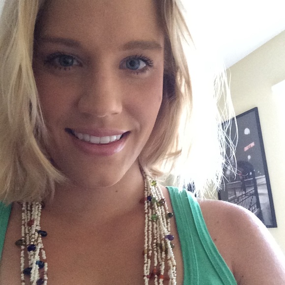 Meet your Posher, Kari - Picture 3 of 4